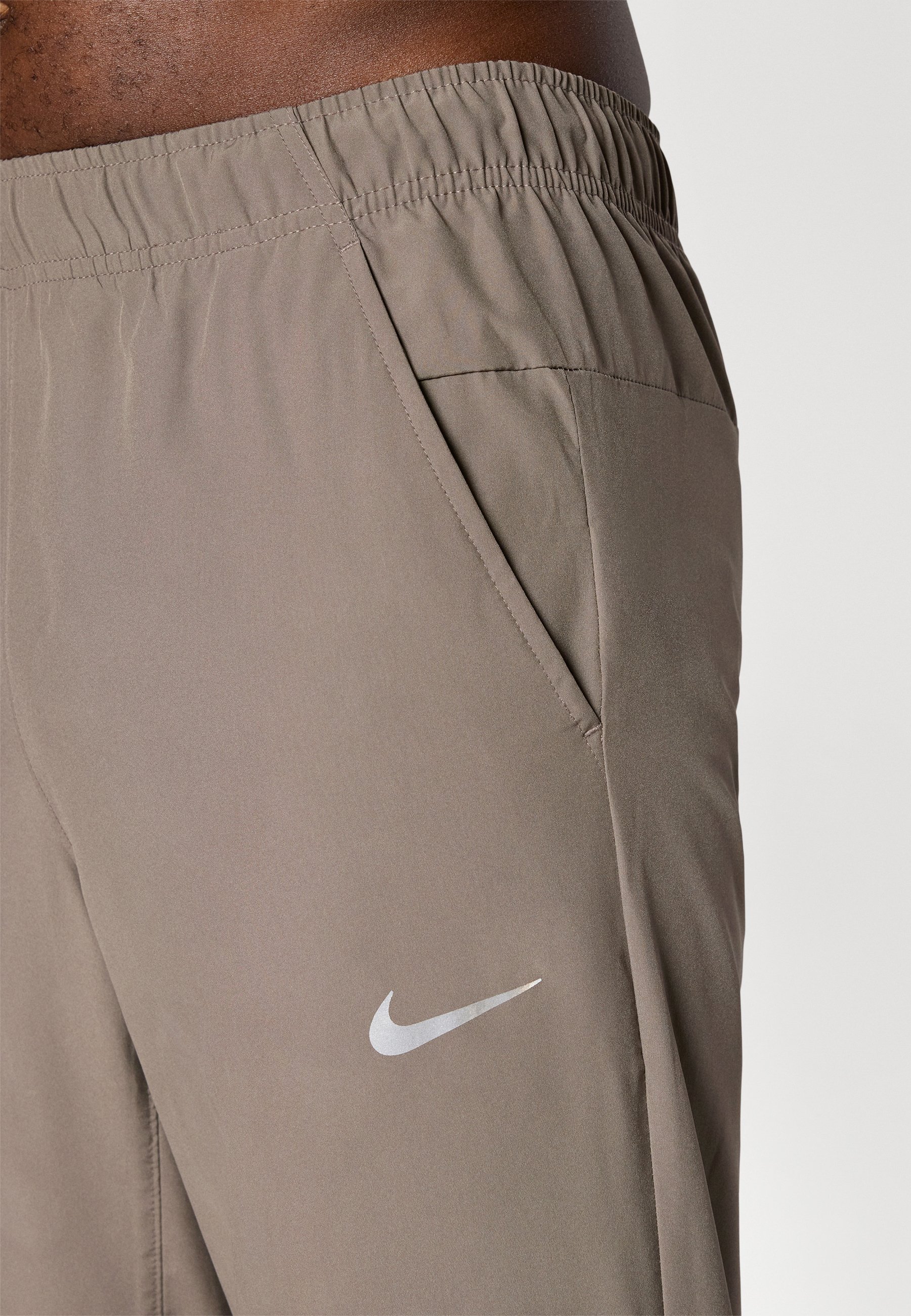 Nike Performance FORM PANT - Teplákové kalhoty - black/black/reflexní stříbrná