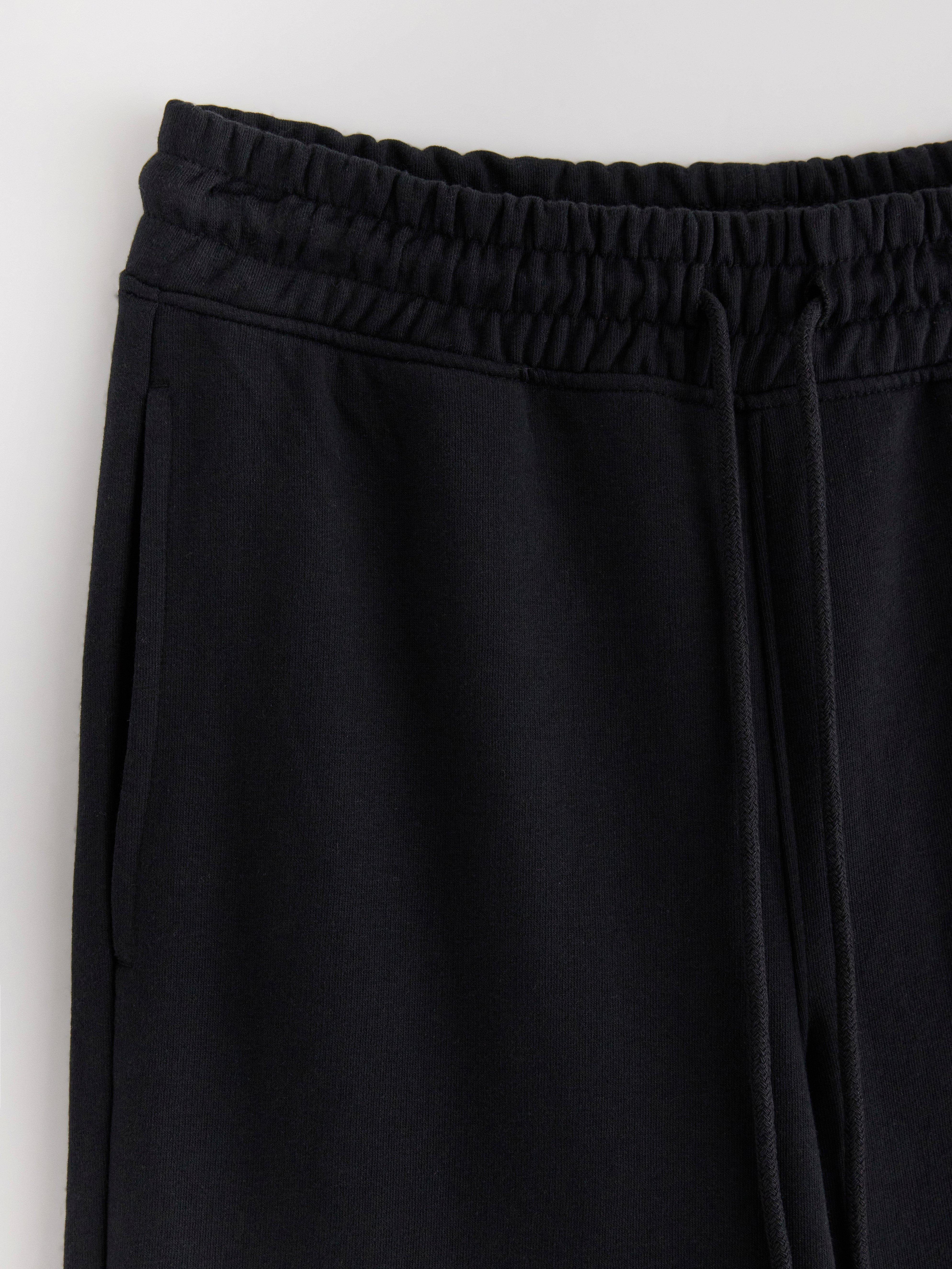 Pantalones deportivos negros