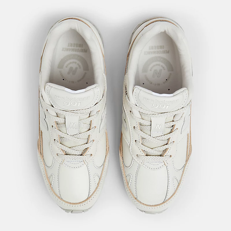 Chaussures femme de luxe contemporaines 991v1, fabriquées au Royaume-Uni – Gris clair avec des motifs clair de lune et pierre ponce