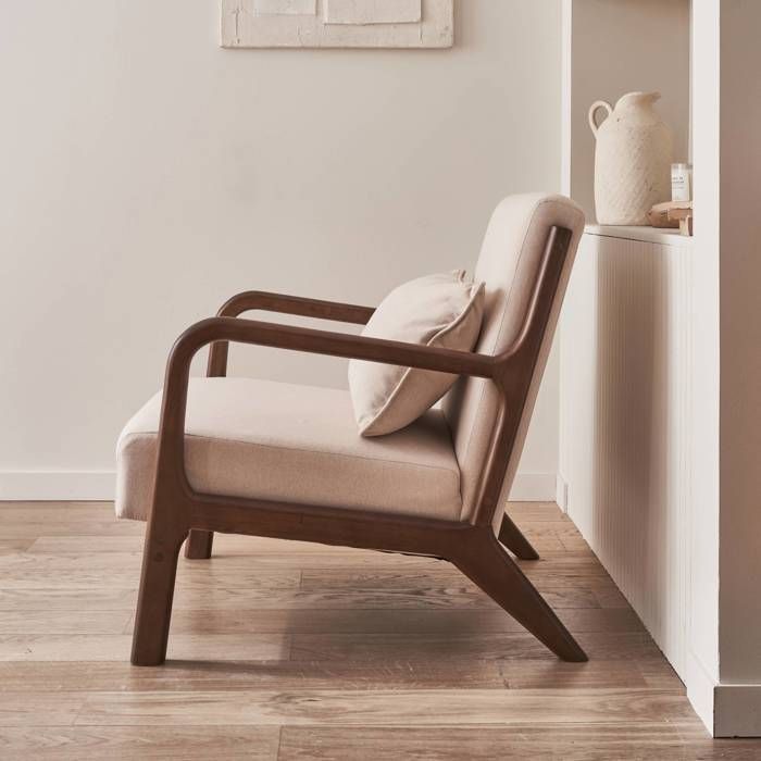 Sillón escandinavo en madera de caucho teñida de nogal y tejido LORENS.