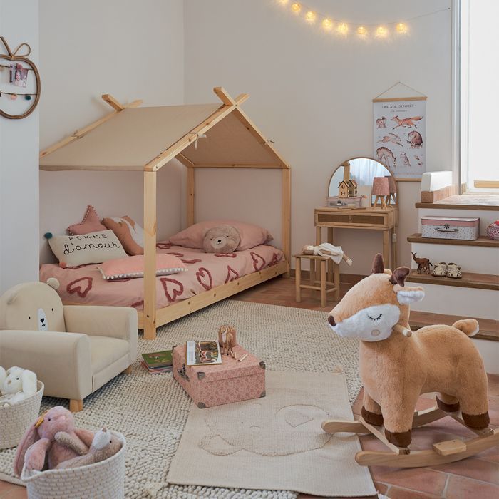 Beigefarbener Kindersessel mit Bärenmuster – Atmosphera Interior Designer