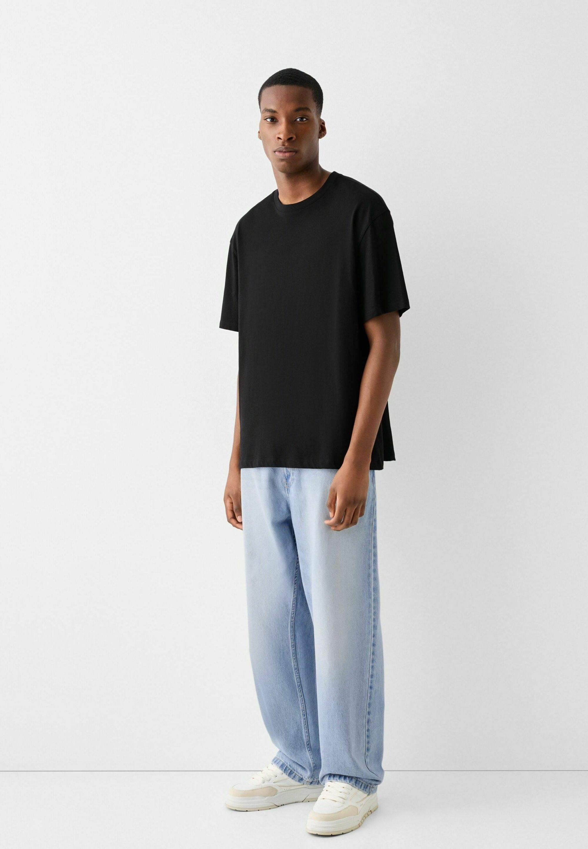 Bershka BAGGY - Jeans larghi - azzurro