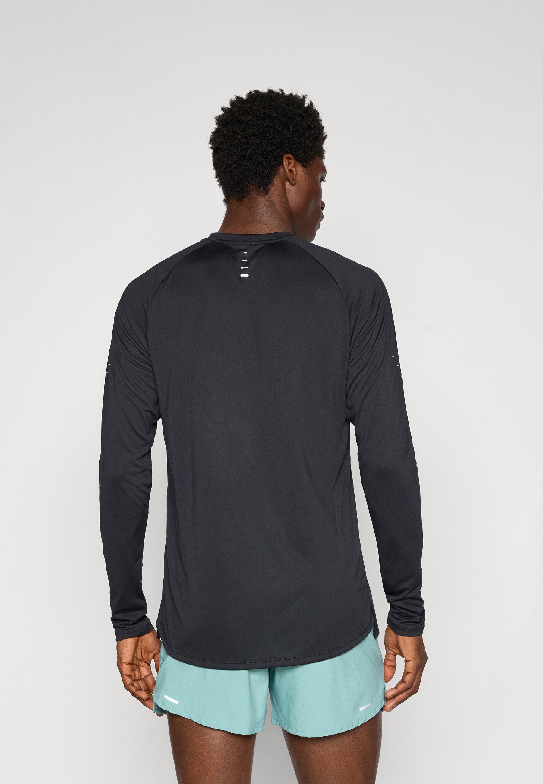 Nike Performance STRIDE TOP - Top met lange mouwen - zwart/reflecterend zilverkleurig