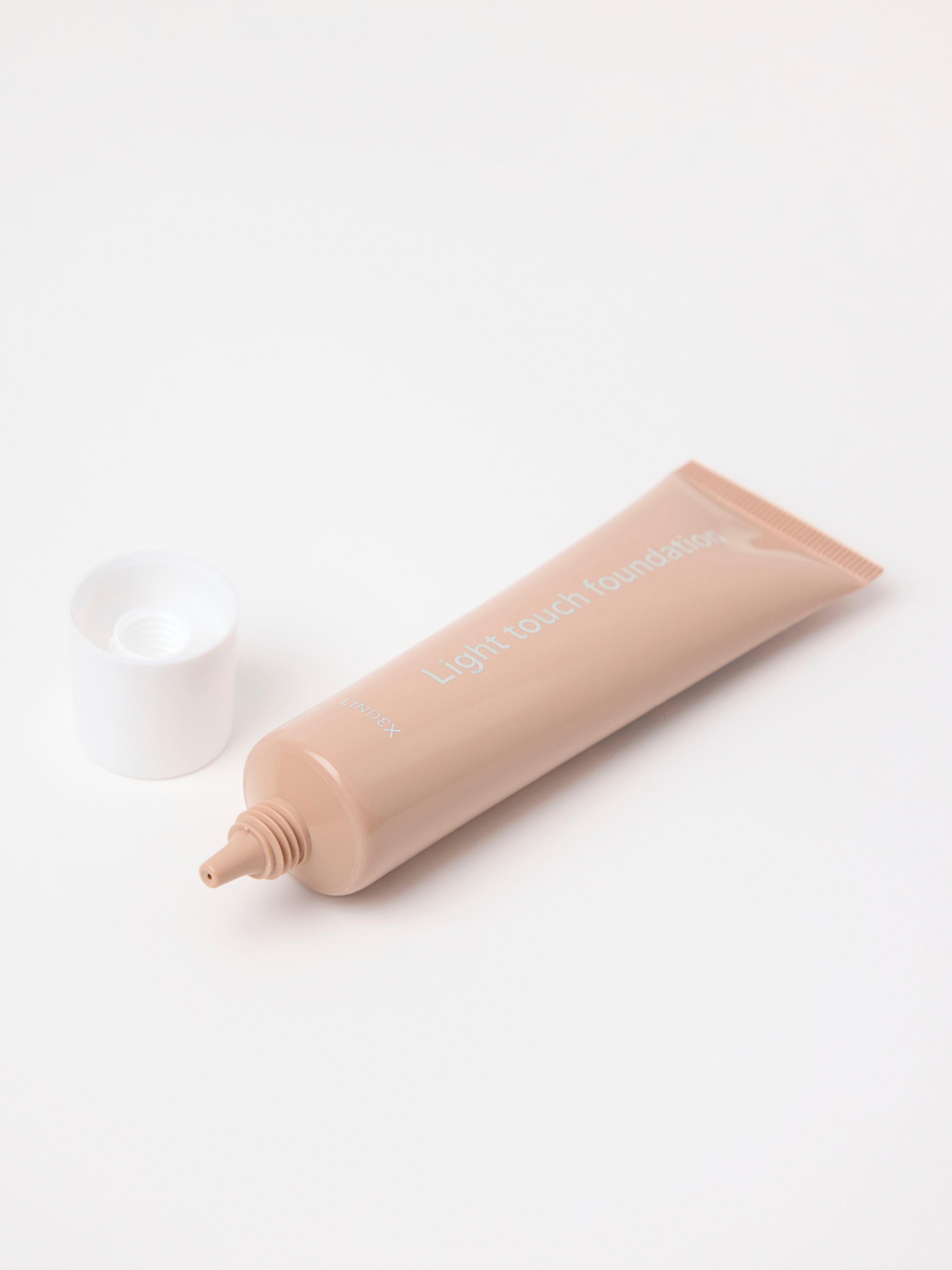Base de maquillaje Lindex Beauty Light Touch 3
