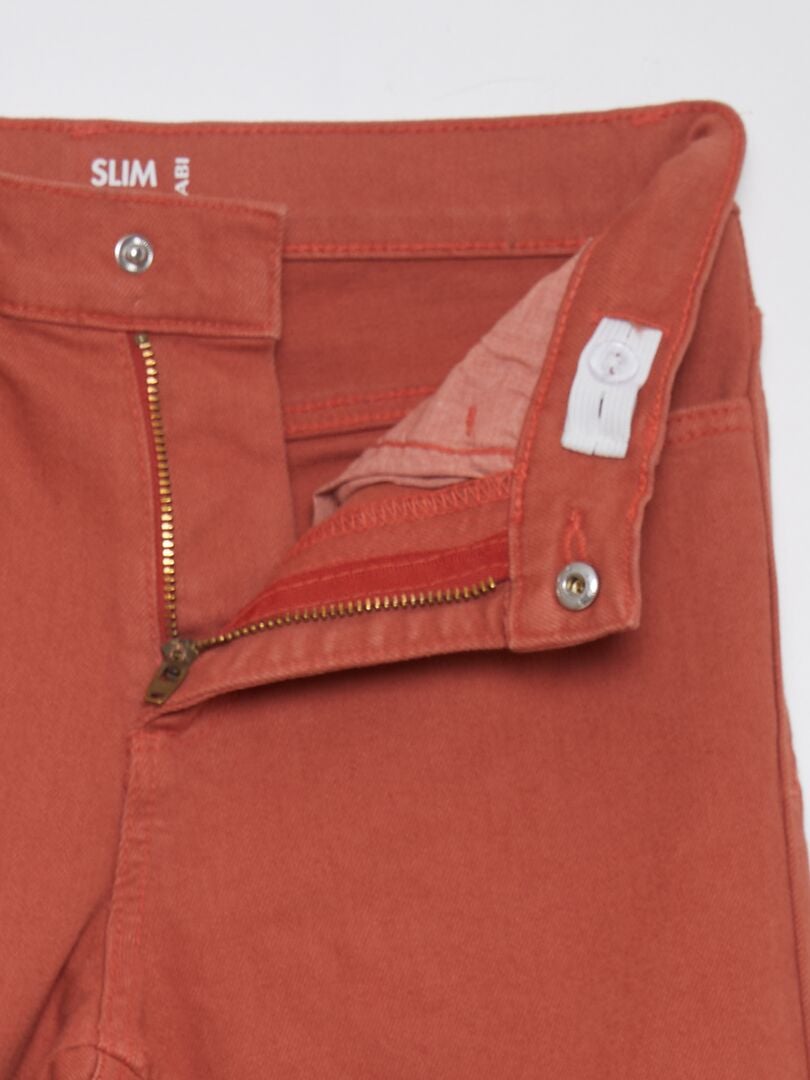 Calça jeans slim de 5 bolsos - VERMELHA