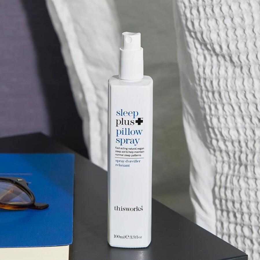 Sprej na vankúše This Works Sleep Plus - 100 ml