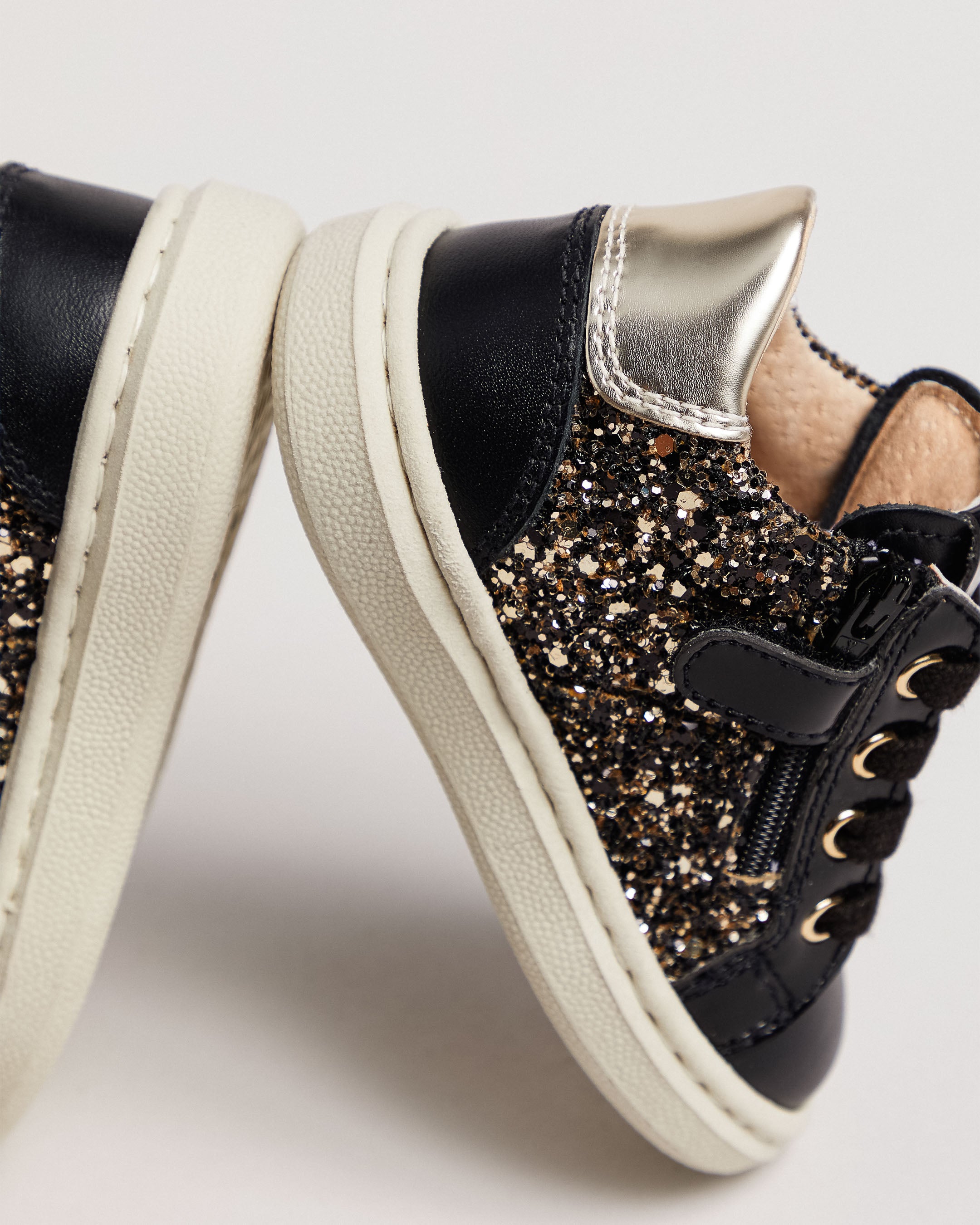  Junior-Sneaker für Mädchen aus Funktionsmaterial und Leder