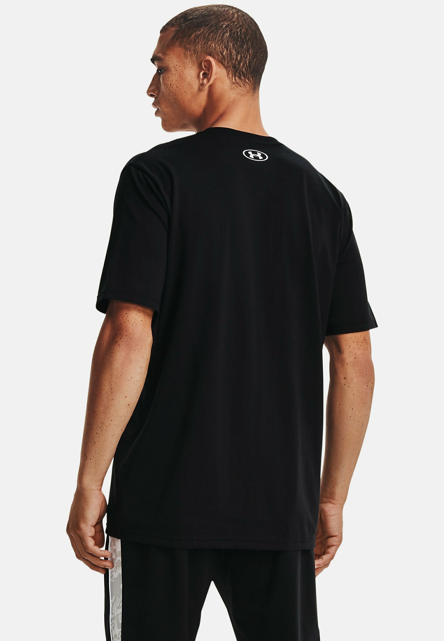 Under Armour ABC CAMO BOXED LOGO - T-shirt met print - zwart