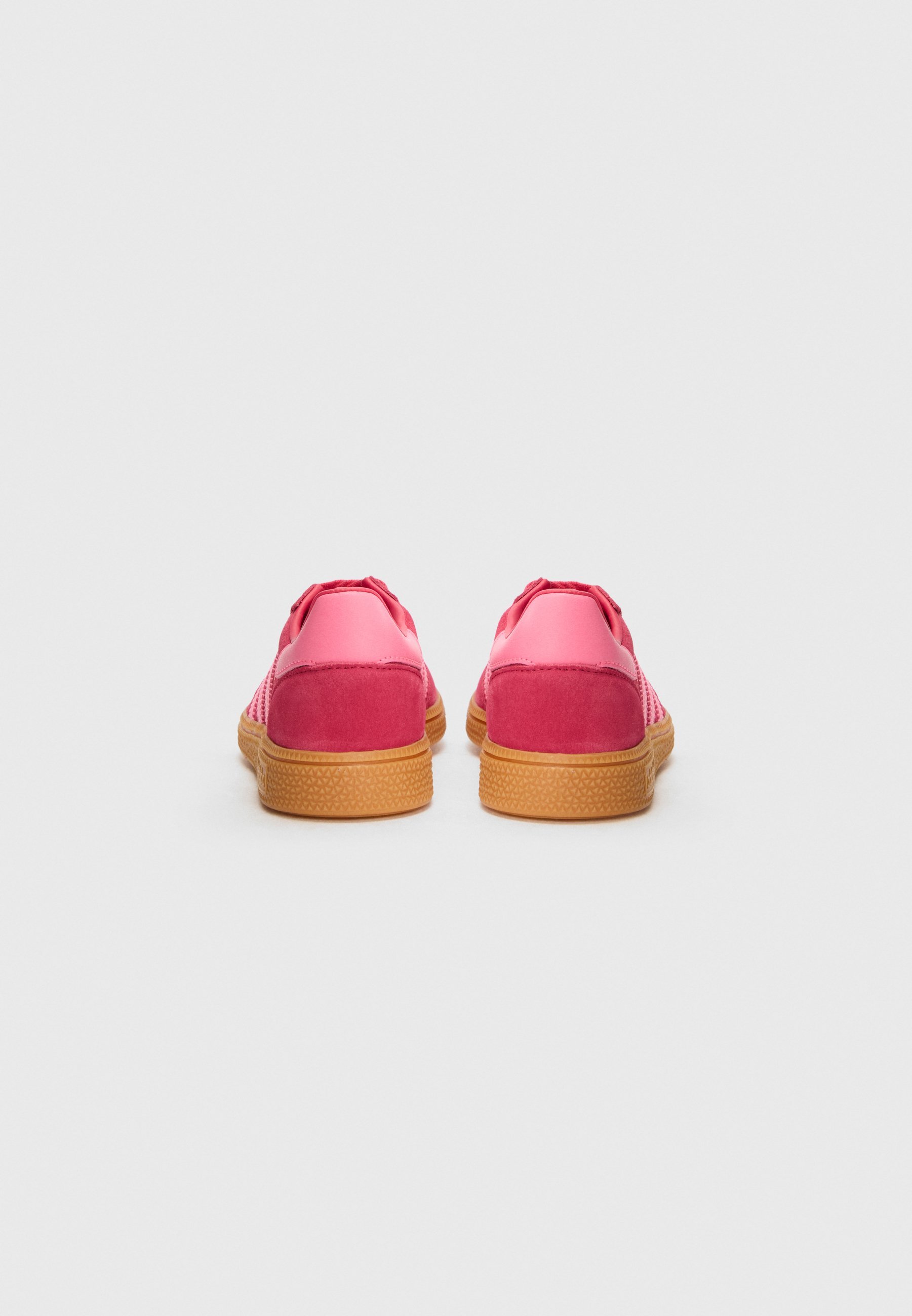 adidas Originals HANDBALL SPEZIAL UNISEX - Sneakers laag - ruby red/lucid pink/gum