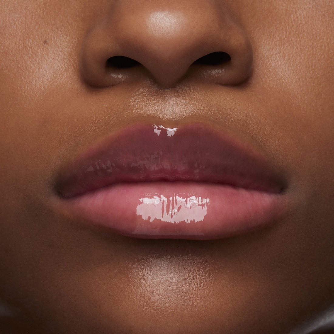 MAC balzam za ustnice NOCTURNA Squirt Plumping Stick sijaj za ustnice - 2,3 g