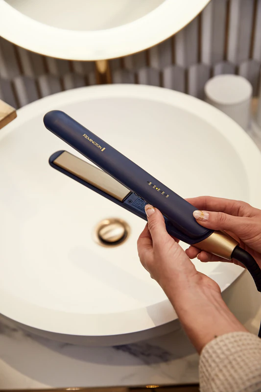 Žehlička na vlasy Remington Sapphire Luxe S5805