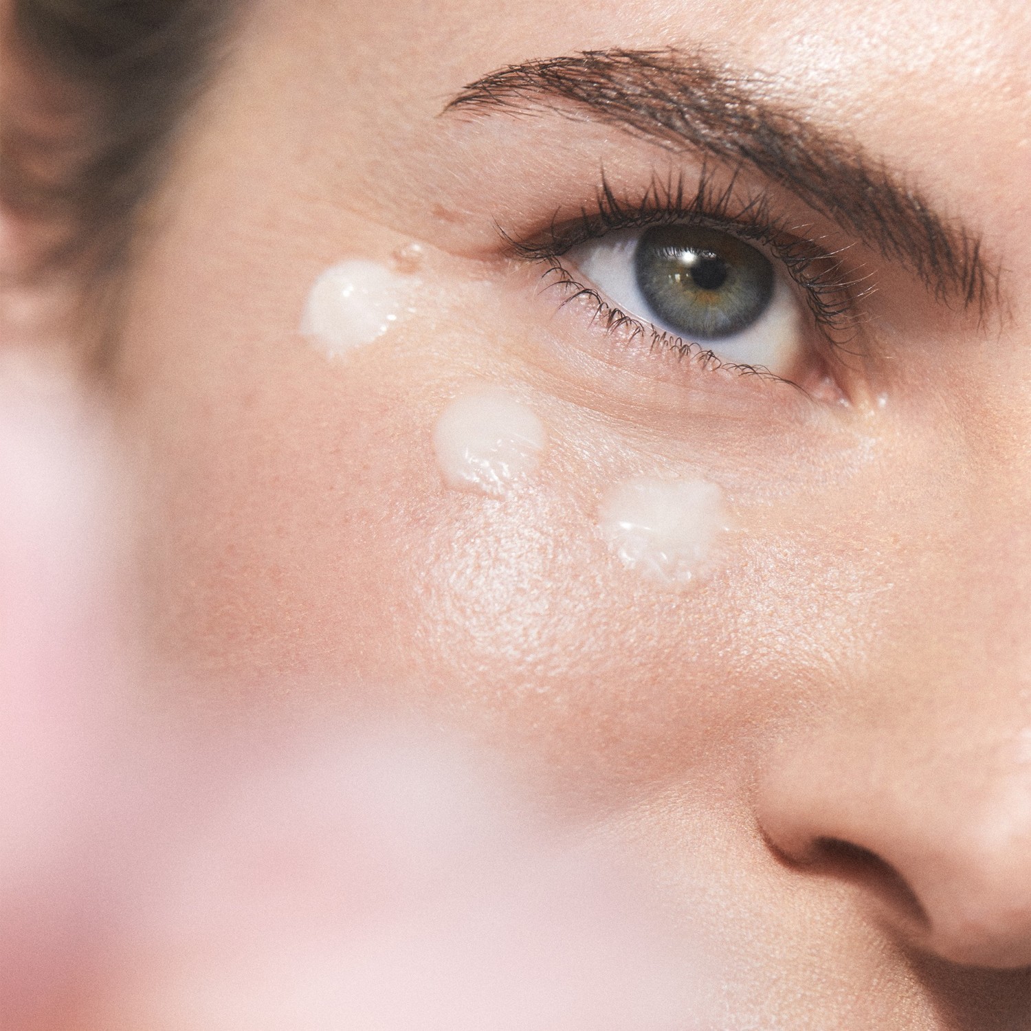 KORA Organics Berry Bright крема за очи са витамином C - 15 мл
