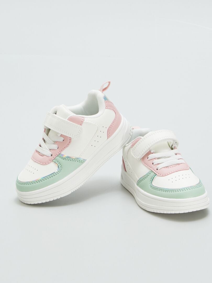 Zapatillas bajas con cierre de velcro - BLANCAS