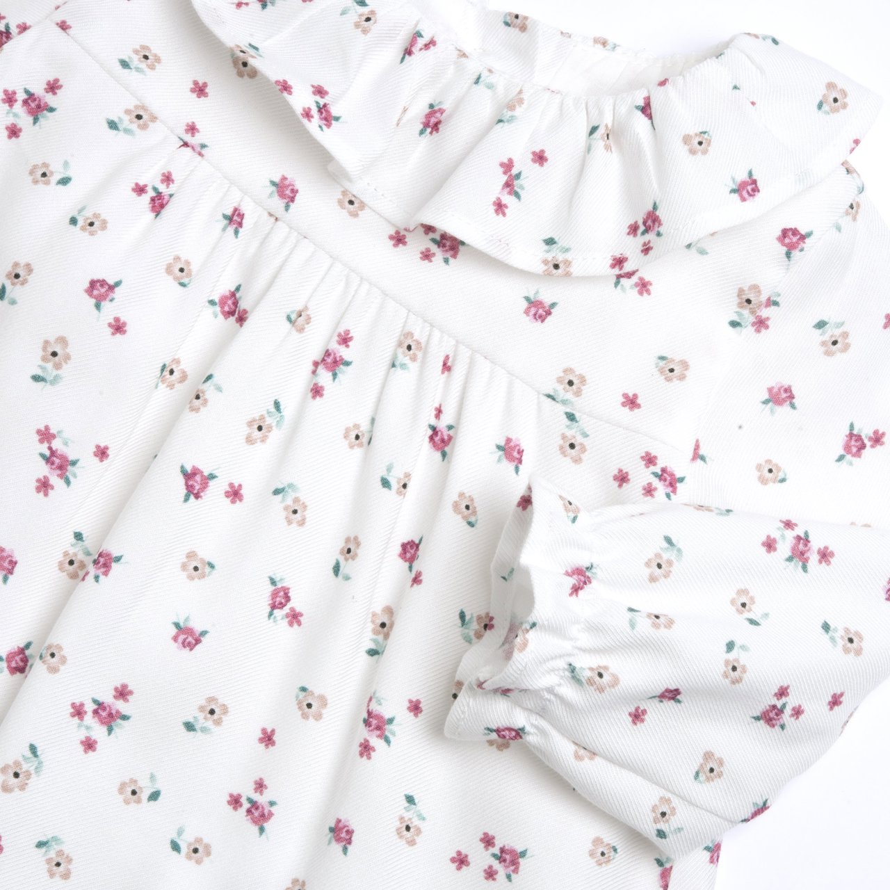 Geblümtes Kleid mit langen Ärmeln