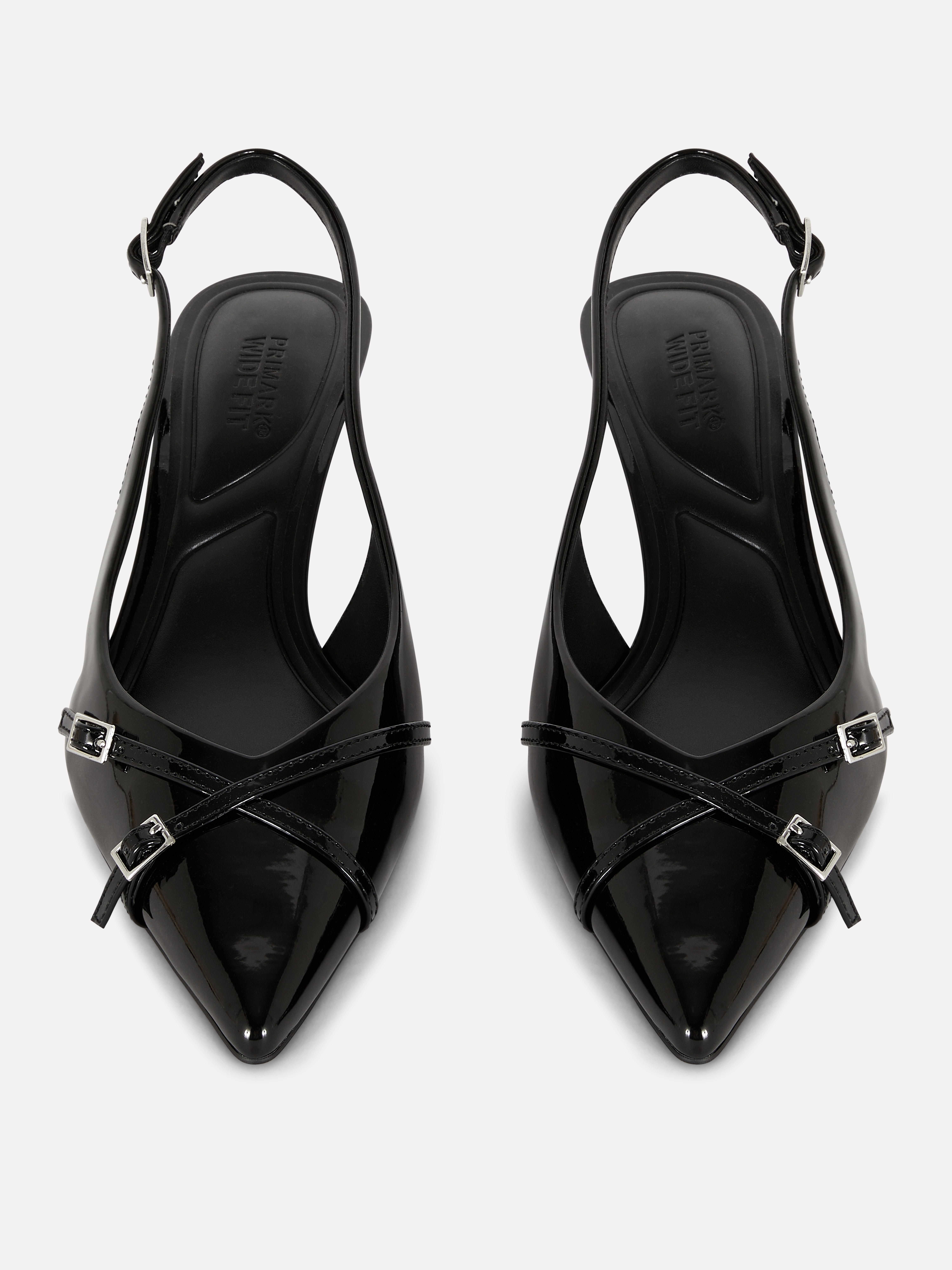 Pantofi cu vârf ascuțit și croială largă Pantofi cu vârf ascuțit, croială largă, design slingback și detalii cu cataramă