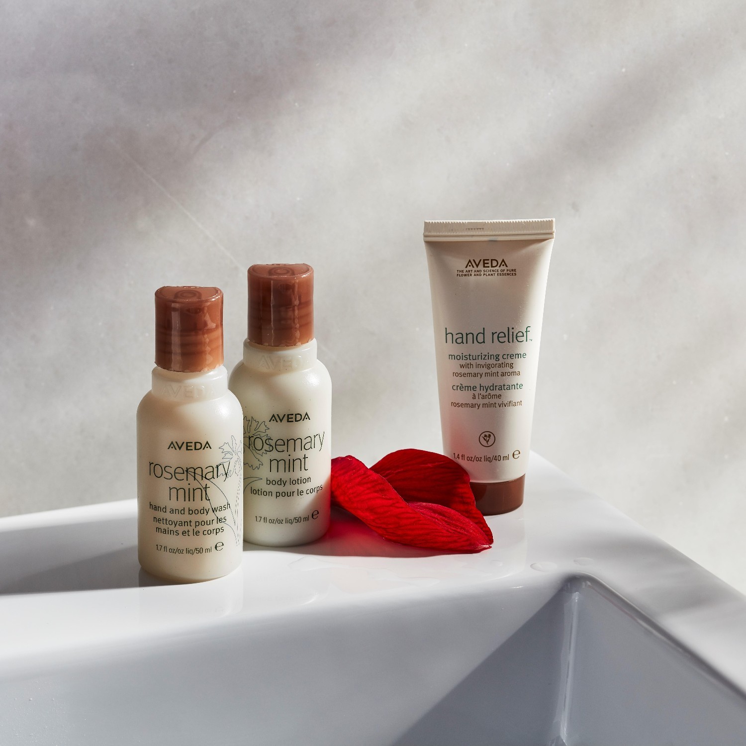 Aveda matu un ķermeņa mazgāšanas želeja ar rozmarīna piparmētru, roku un ķermeņa mazgāšanas želeja - 250 ml