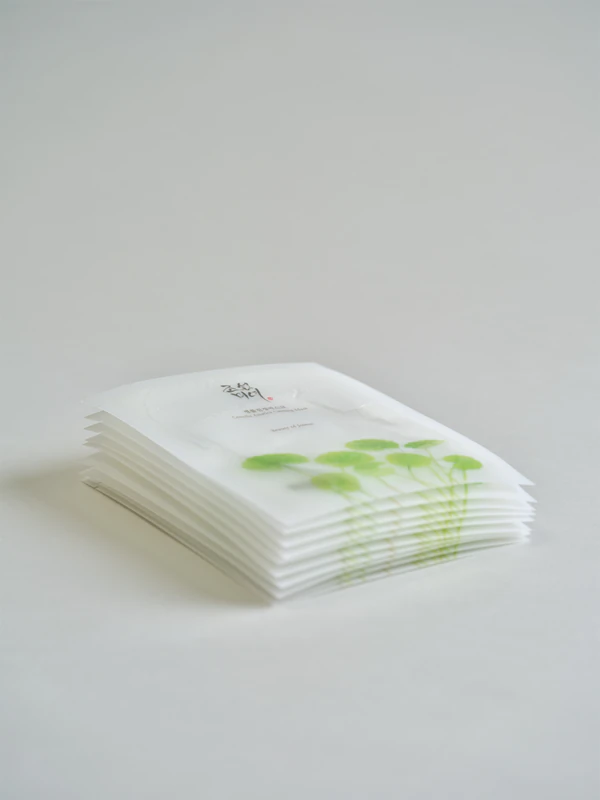 Máscara facial hidratante em tecido Beauty of Joseon Centella Asiatica Calming Mask para acalmar e fortalecer a pele sensível.