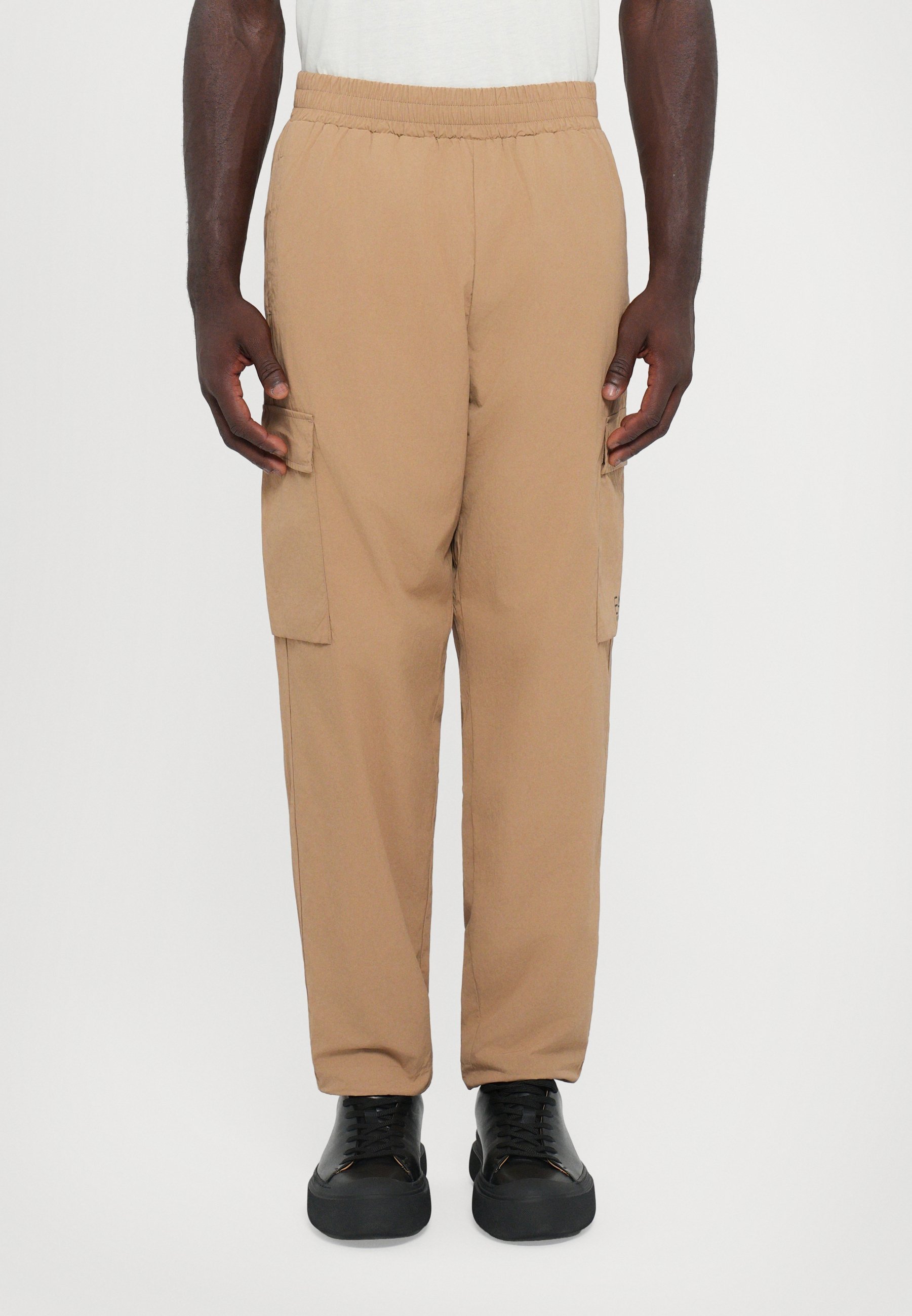 EA7 Emporio Armani TRAIN CORE PANTS - Cargohose - Tigerauge