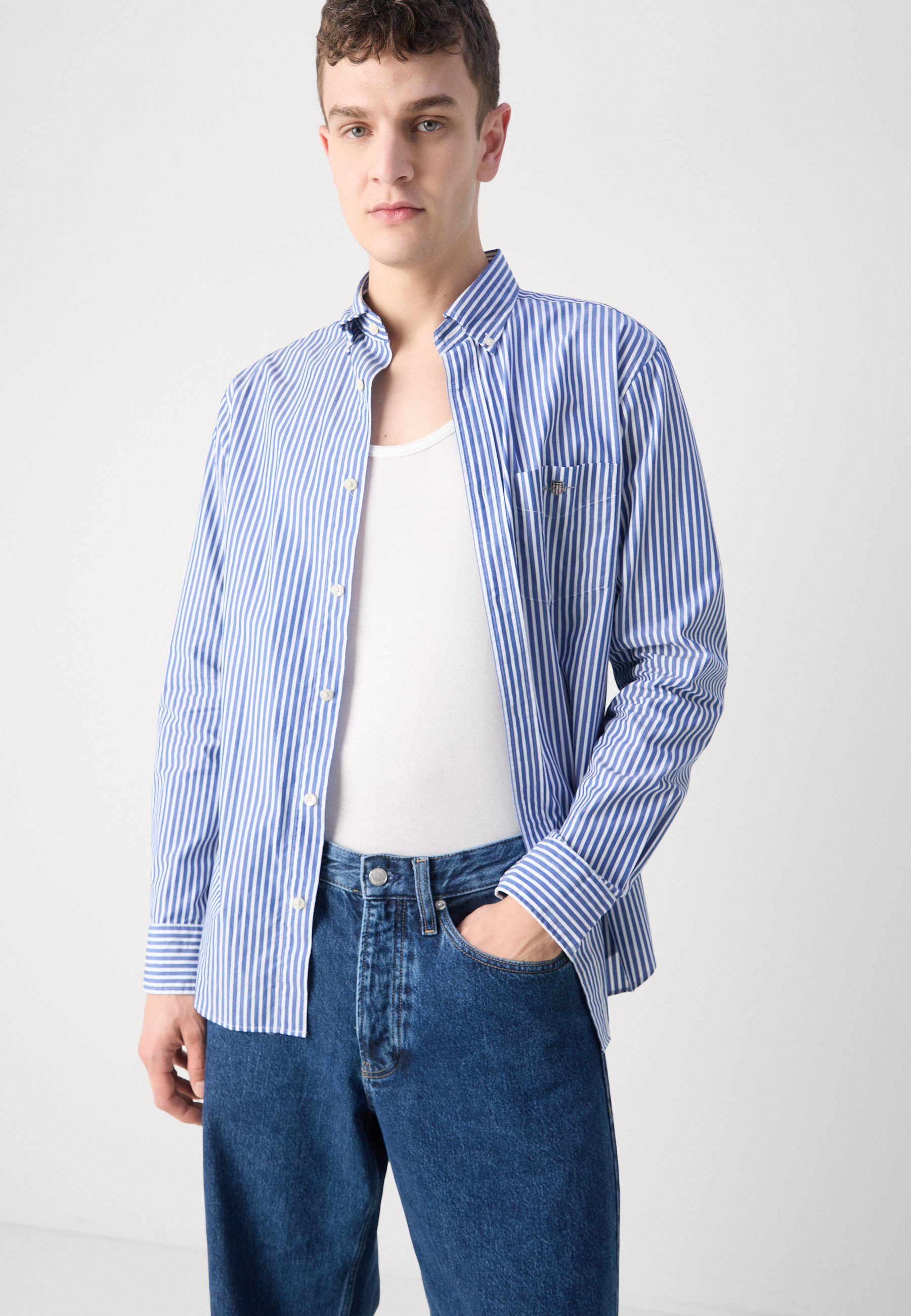 GANT REG POPLIN STRIPE - Overhemd - marine weiß