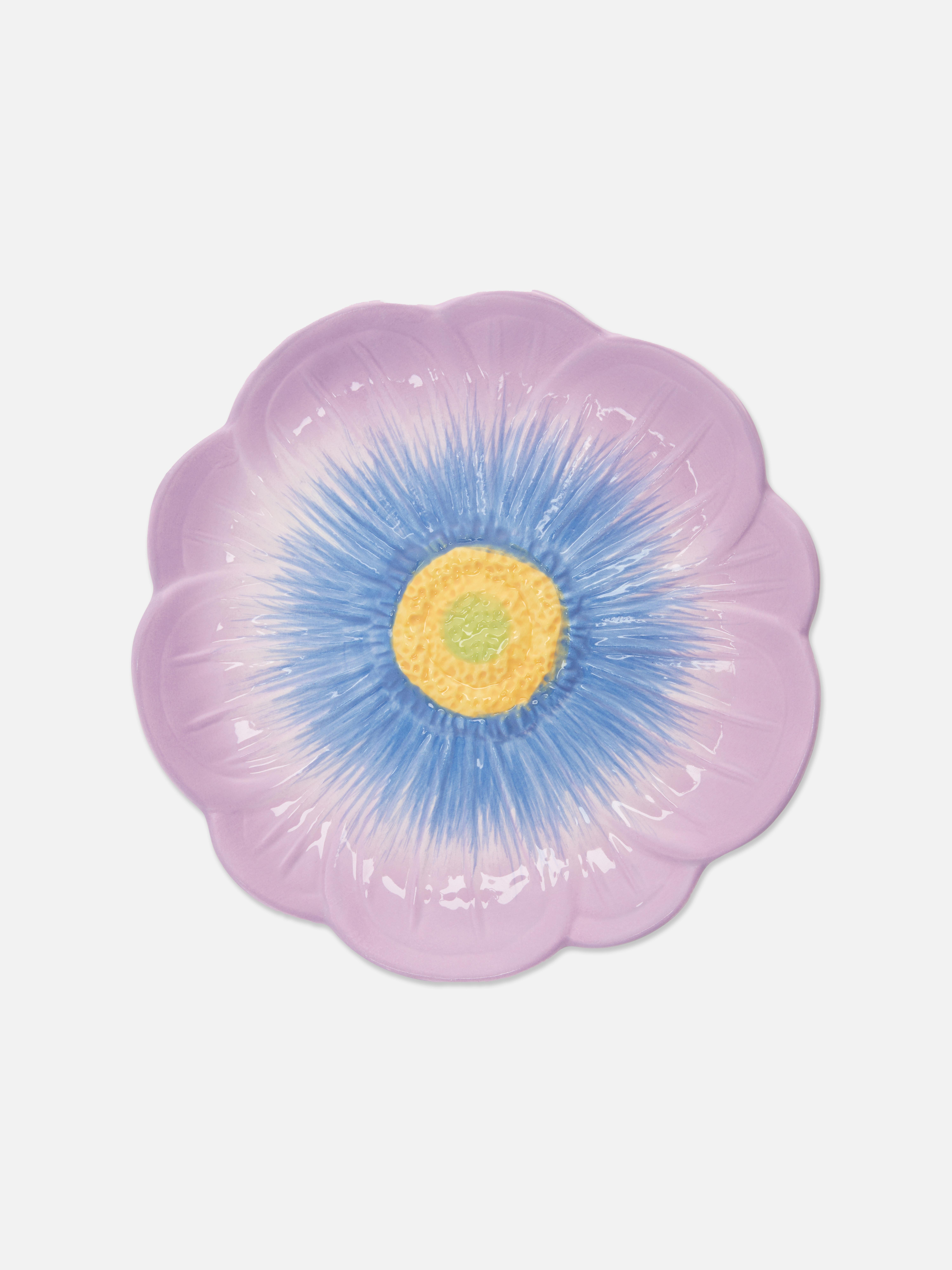 Farfurie cu textură florală Această farfurie cu textură florală oferă fiecărei mese o atmosferă de vis.