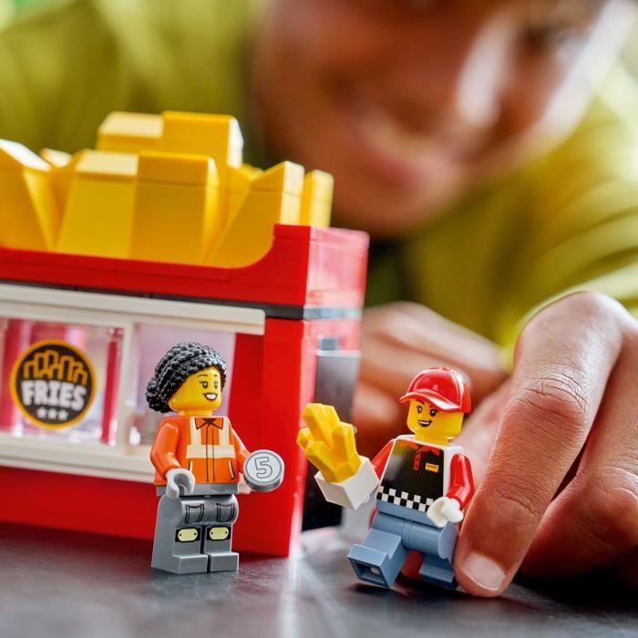 LEGO City 60488 Le Food-Truck de Frites - Jouet de Construction dès 5 ans - Idée Cadeau