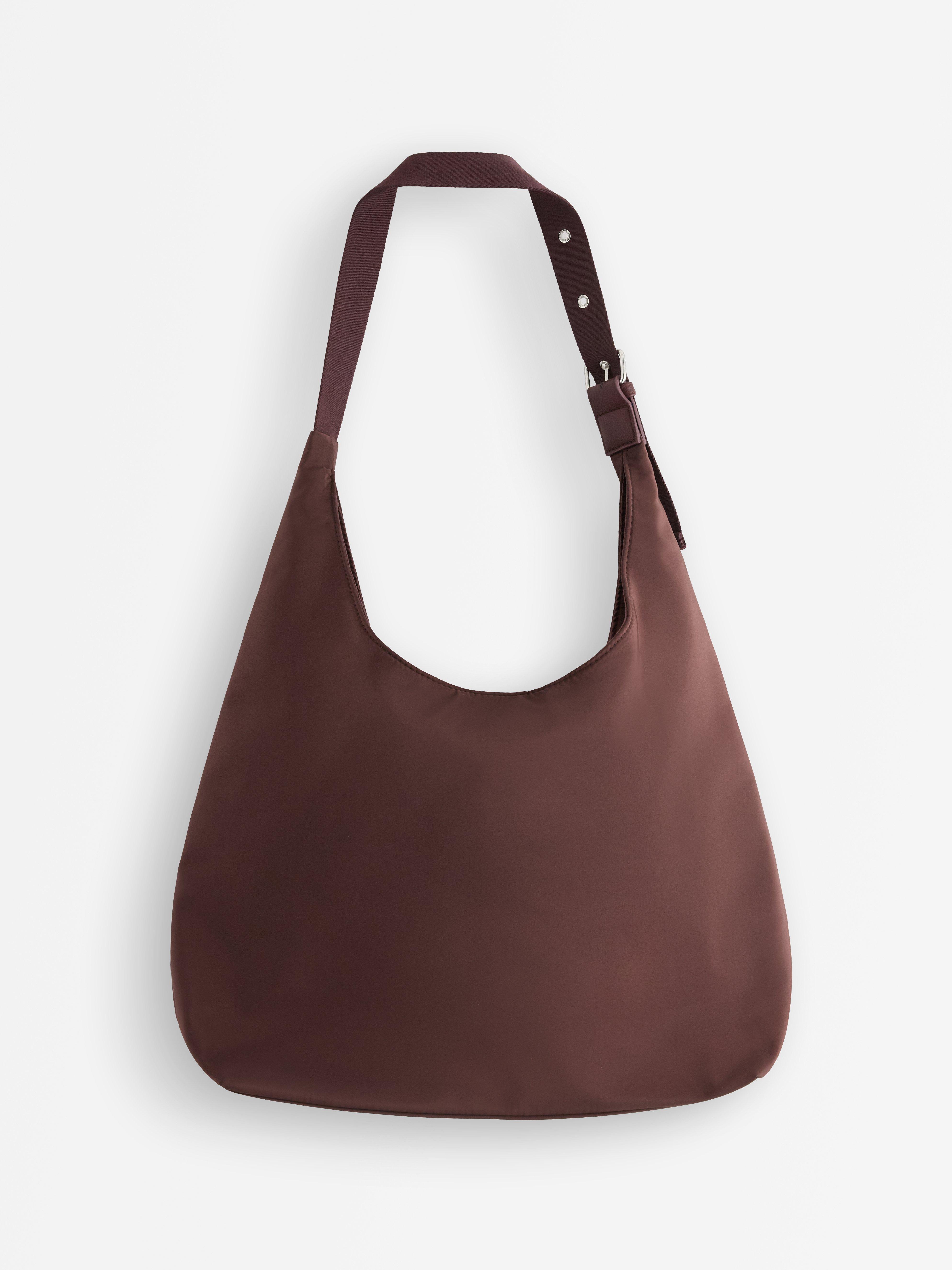 Bolso de hombro marrón oscuro