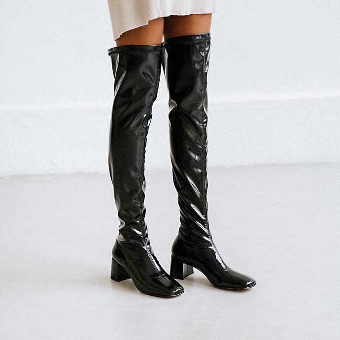 Bottes hautes à talons  en vernis stretch noir