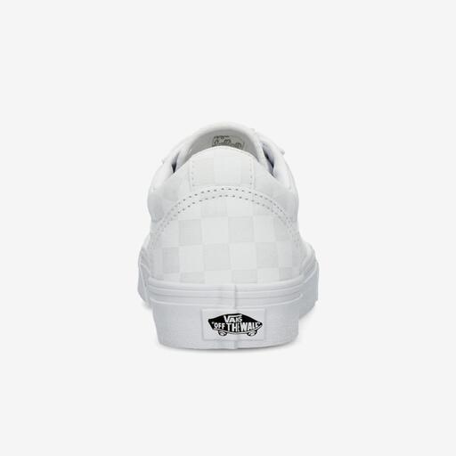  Vans Ward šachmatų lentoje