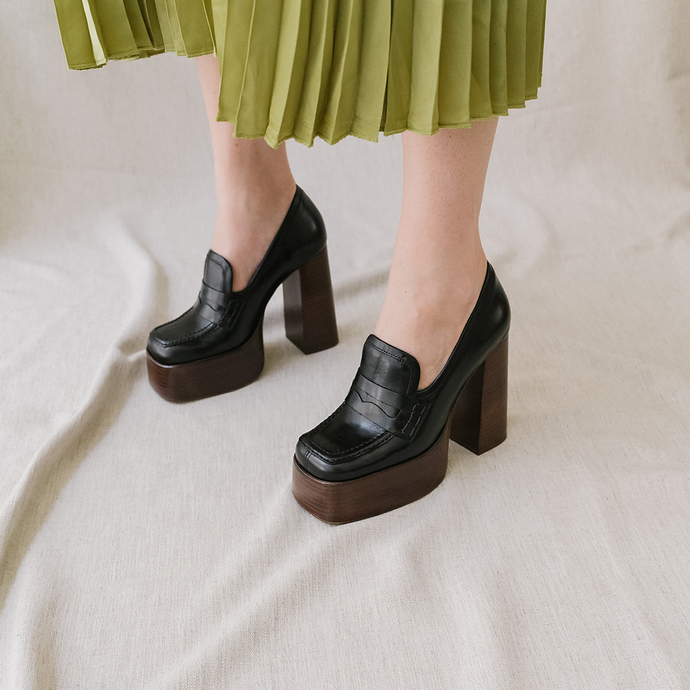 Mocassins à plateformes et bouts carrés  en cuir noir