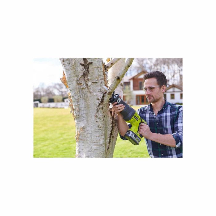 Serra Sabre RYOBI ONE+ 18V - 0-2.900 golpes/min - Curso de 28mm - Capacidade de corte de madeira de 200mm - Sistema antivibração - Fornecida com 1 lâmina - R18RS-0