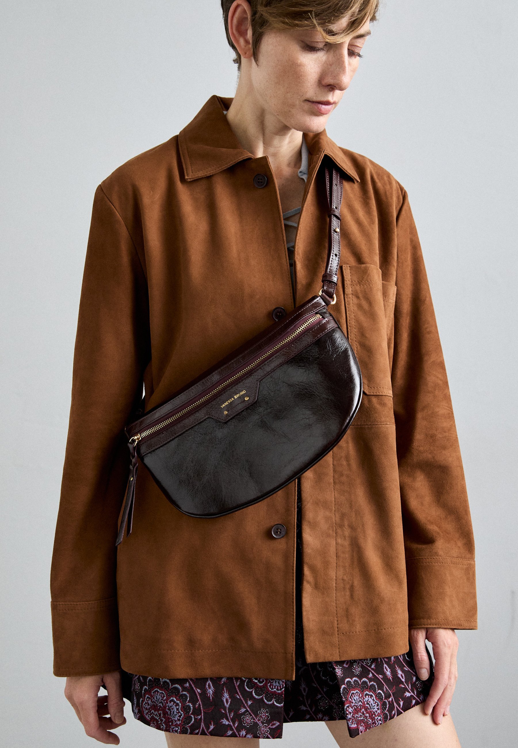 Vanessa Bruno SAC BANANE - Saszetka biodrowa - czekolada