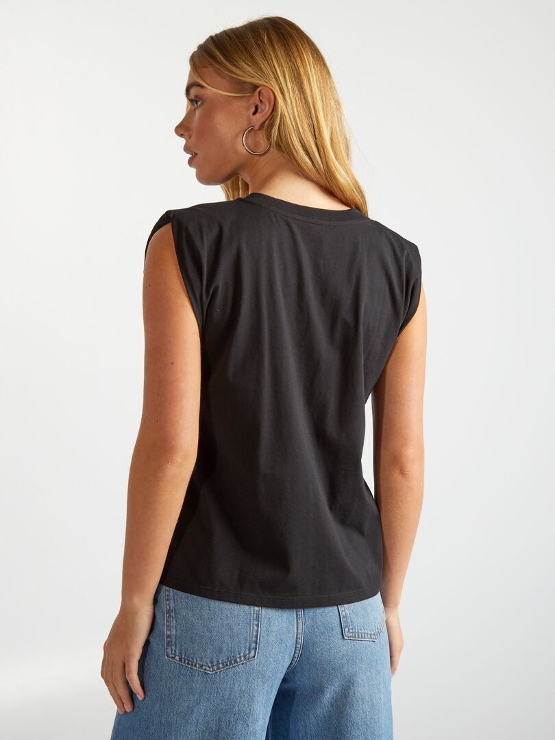 Camiseta com ombreiras - preta
