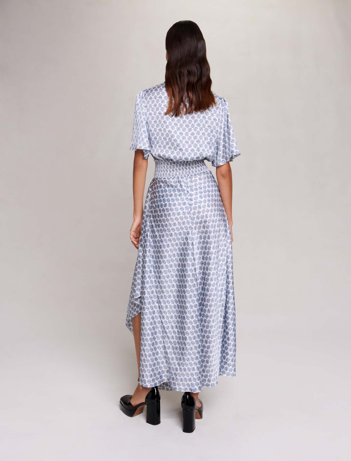 Pitkä epäsymmetrinen satiinimekko - Monogramme Clover écru/bleu