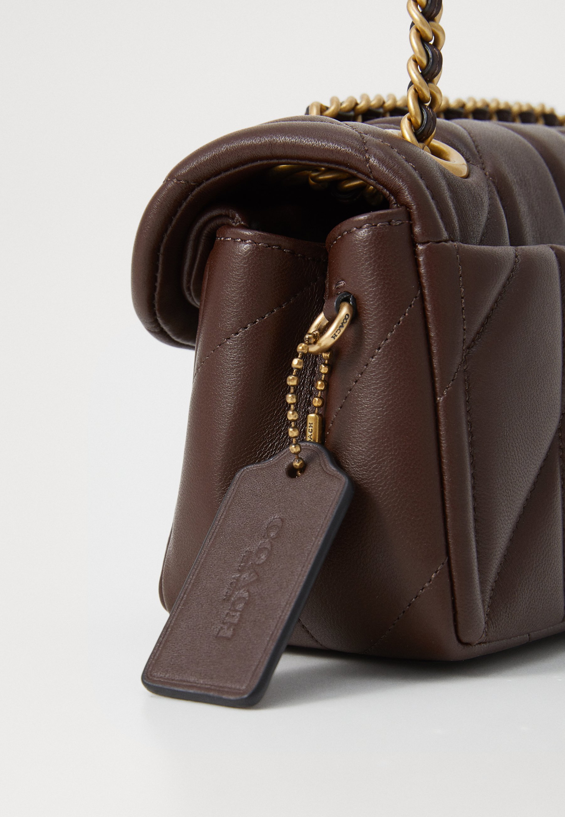 Borsa a tracolla COACH TABBY 20 con imbottitura a cuscino - Borsa a tracolla - marrone