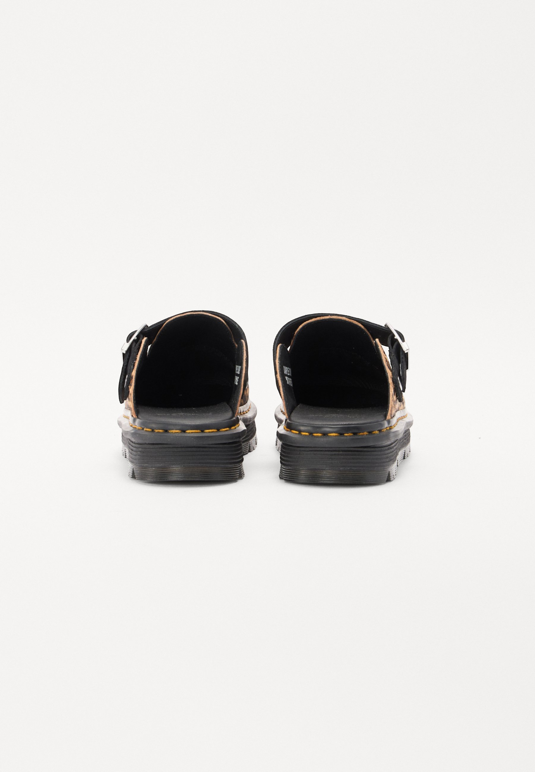 Dr. Martens ZEB ZAG UNISEX - Pantofle - hnědá