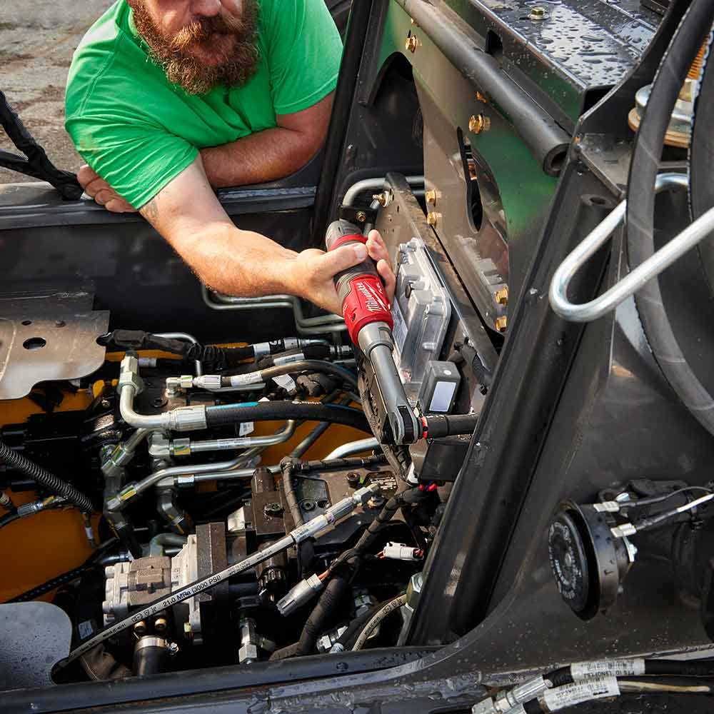 Chave de catraca de alta velocidade e longo alcance MILWAUKEE FUEL™ 12V 3/8