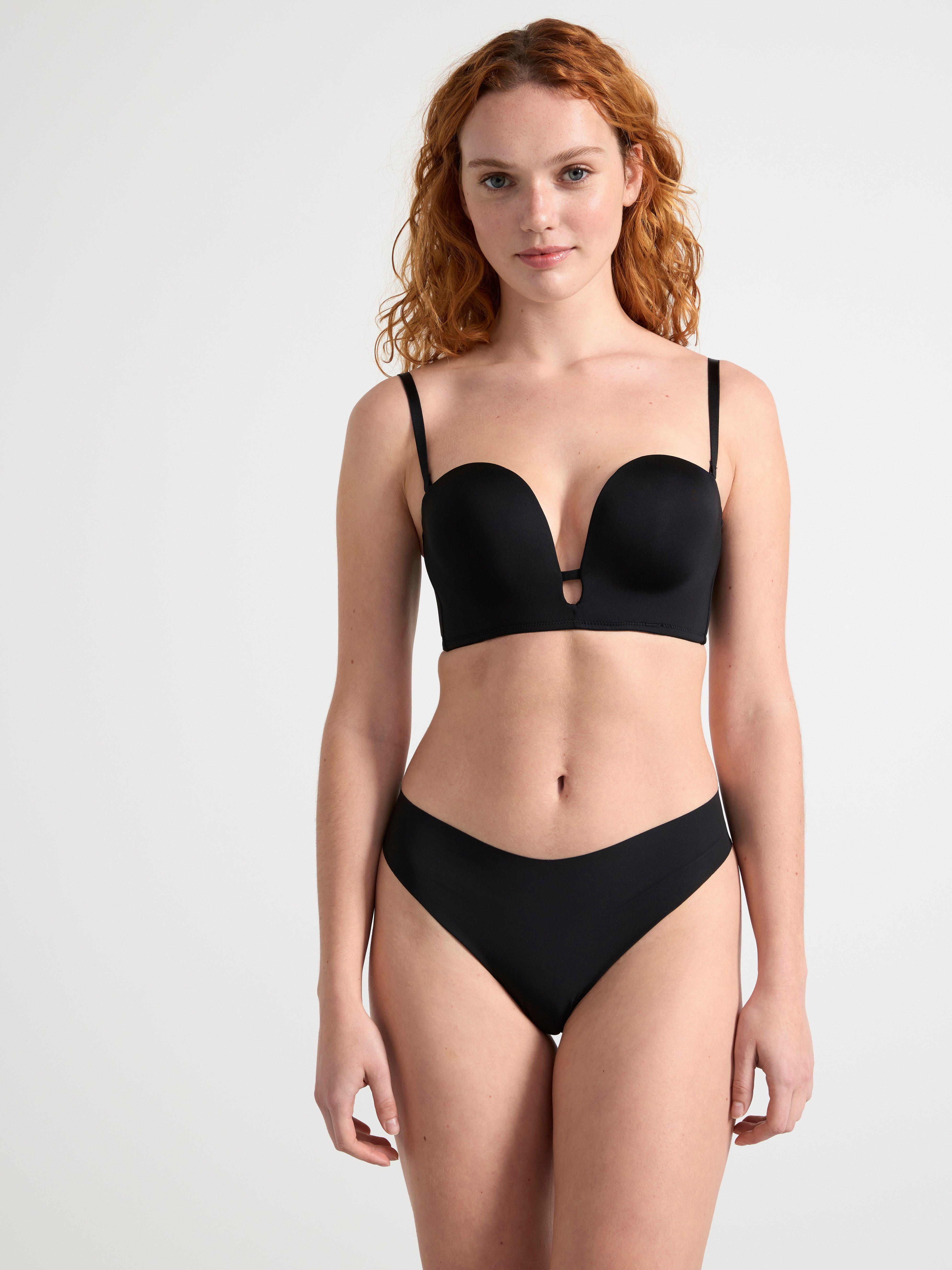 Sujetador push-up sin tirantes con escote pronunciado, color negro.