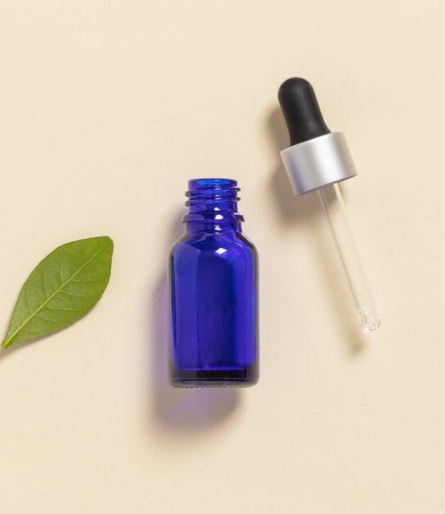 15 ml niebieska szklana butelka z kroplomierzem i dyszą DIN18