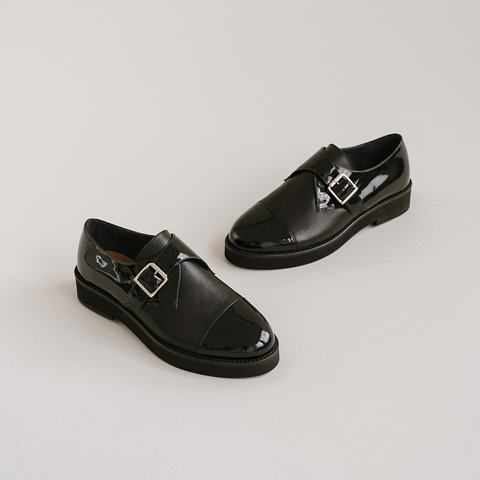 Derbies à talons plats, bouts ronds et b...  en cuir et vernis noir