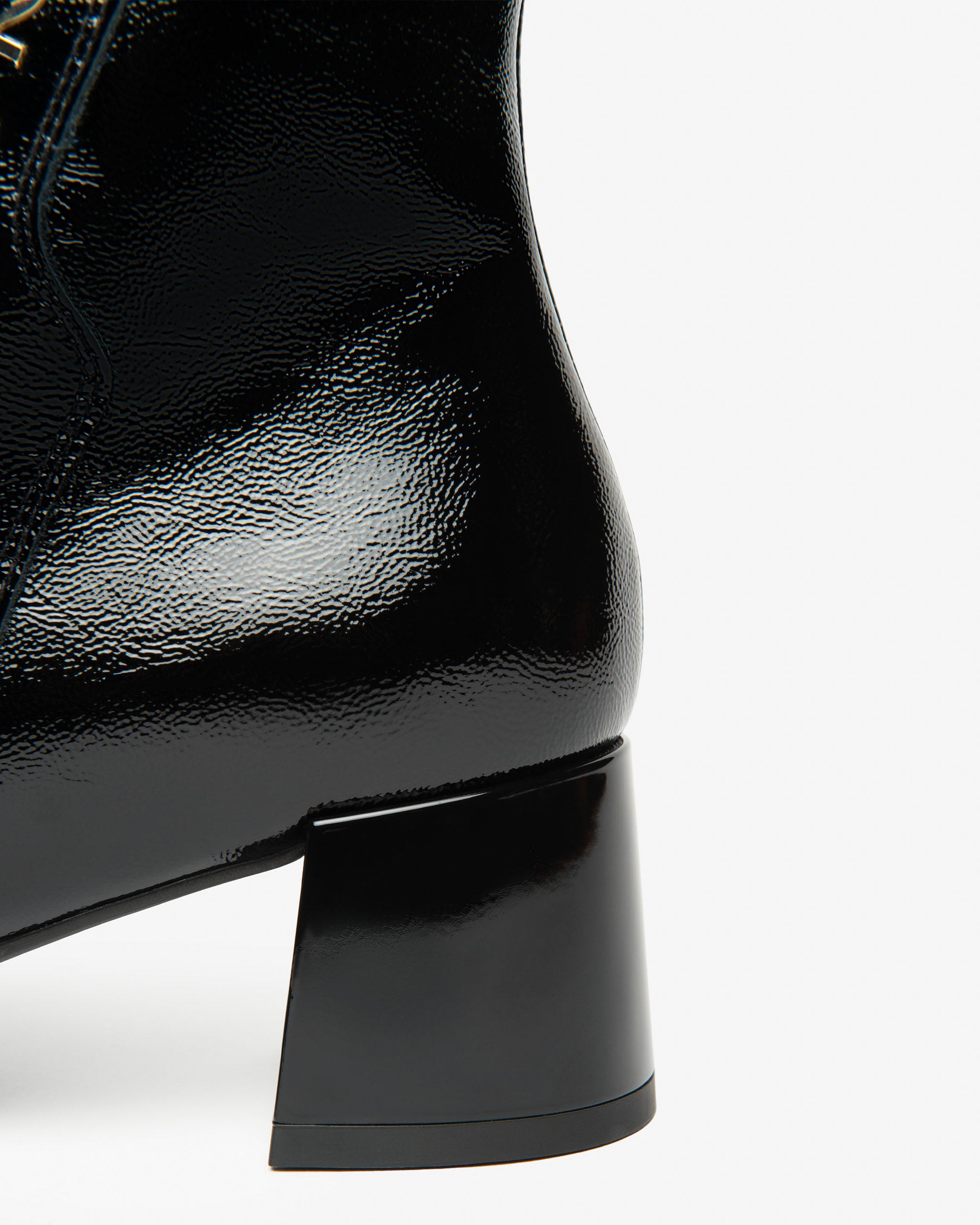  Damen-Ankle-Boots aus Lackleder