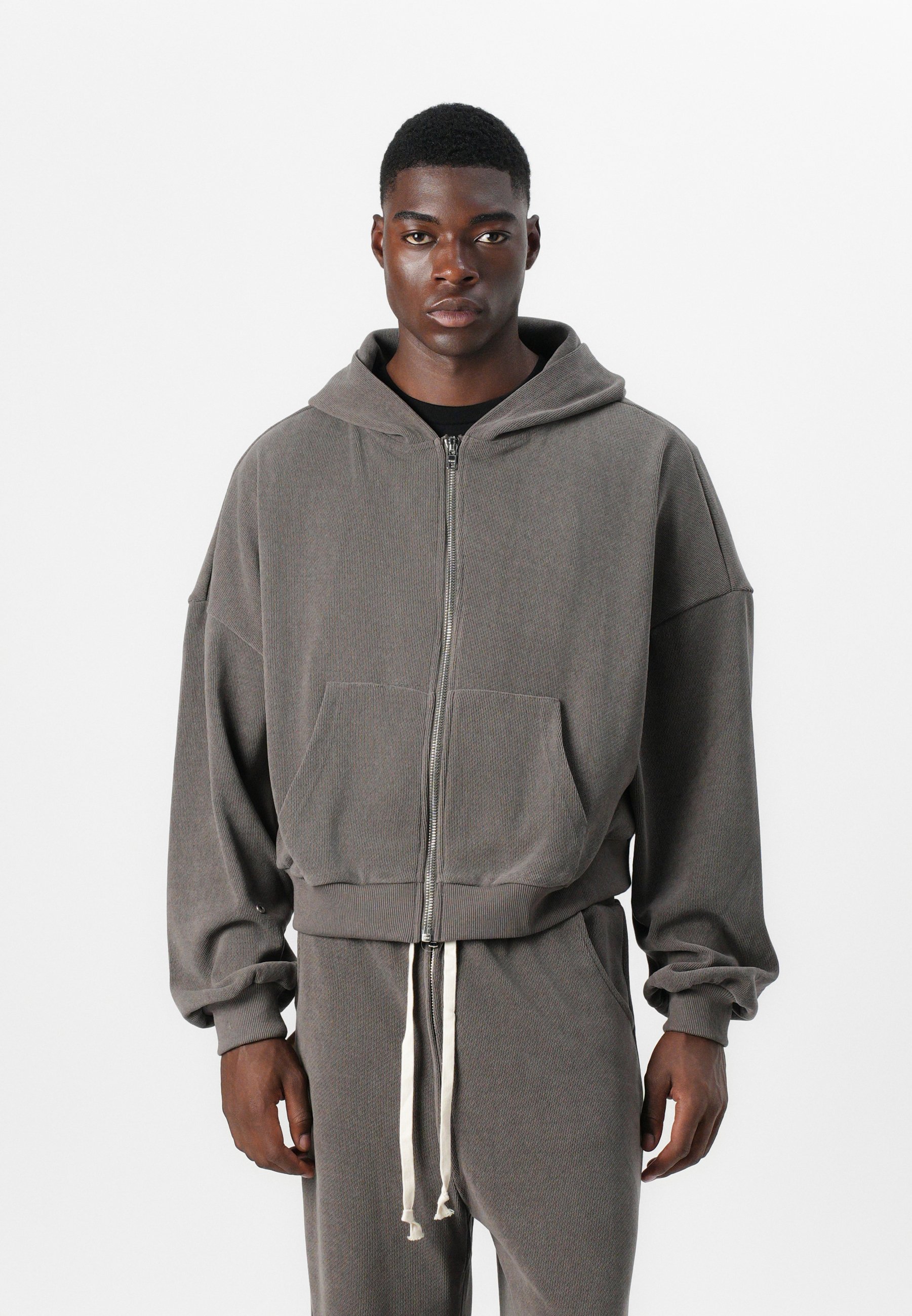 Atelier de vêtements à capuche