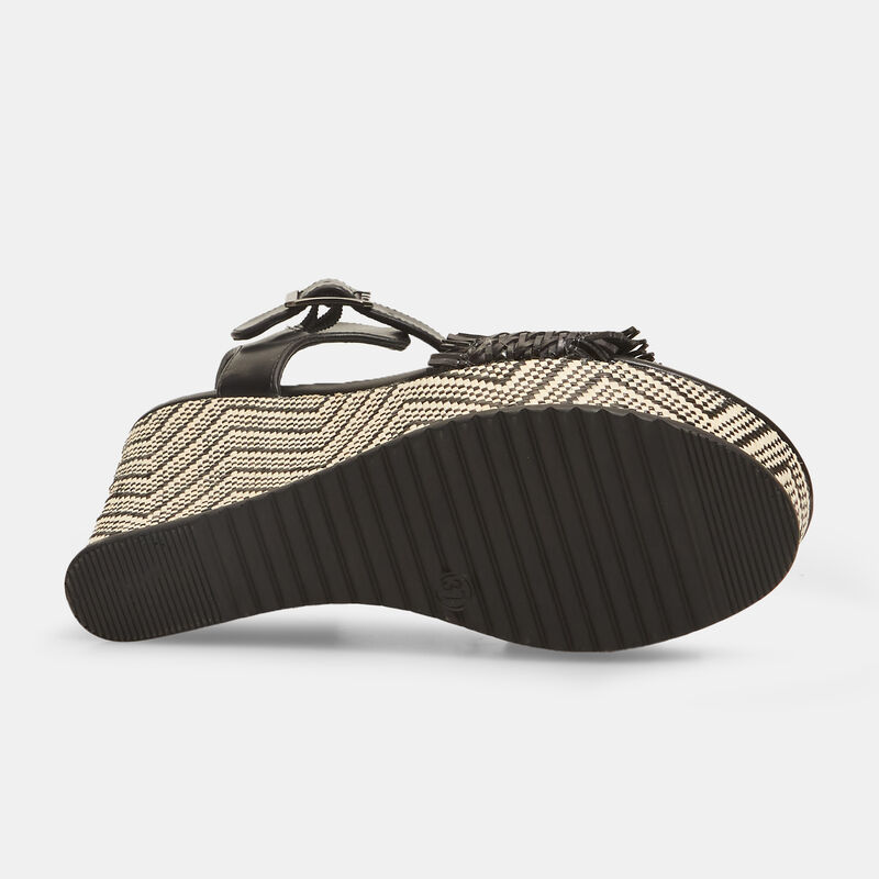 Sandały damskie na koturnie z efektem plecionej skóry