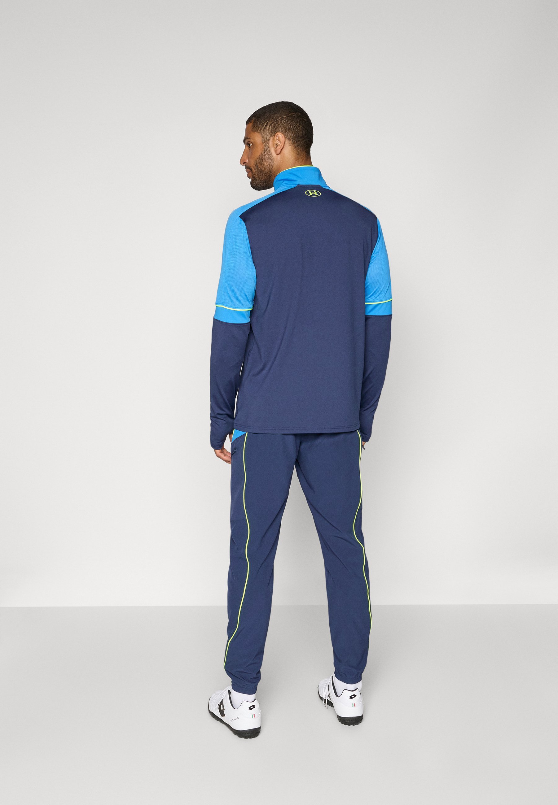 Under Armour CHALLENGER WARM UP – Trainingshose – verwaschenes Marineblau/Leuchtgelb