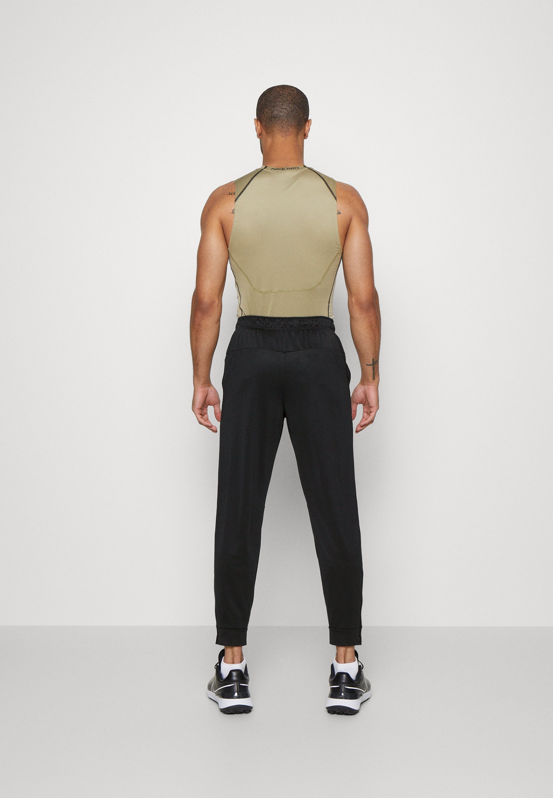 Pantaloni da tuta Nike Performance TOTALITY - nero/bianco
