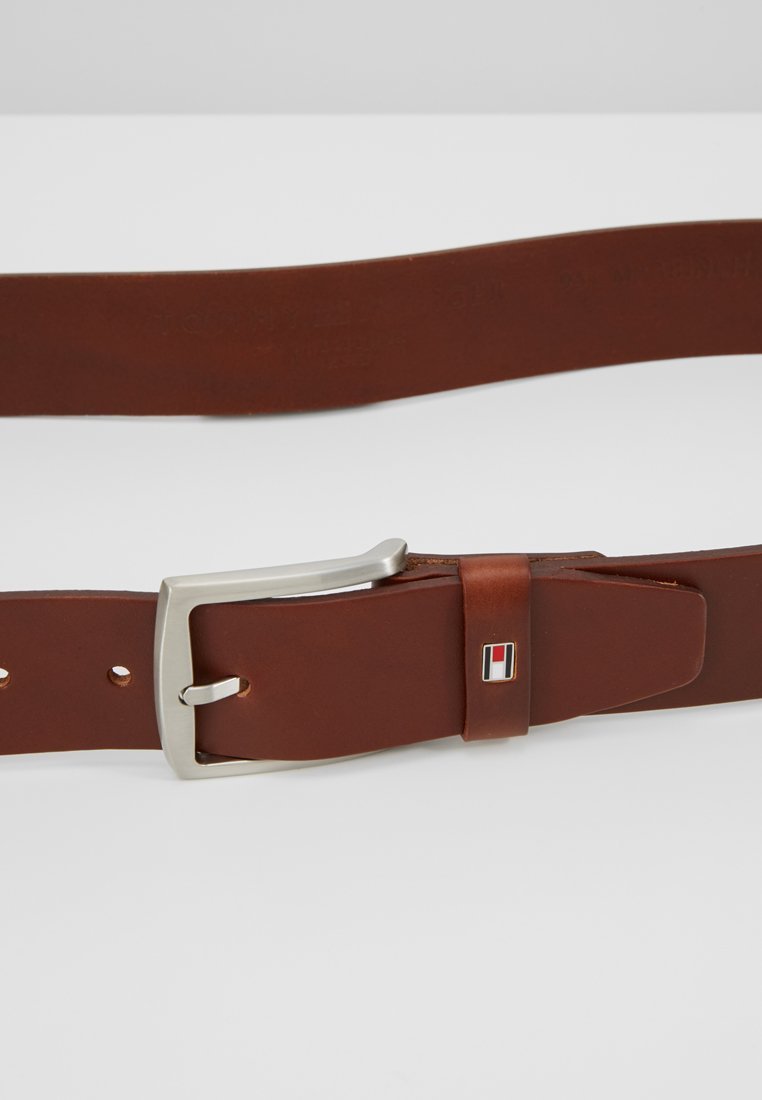 Tommy Hilfiger NEW DENTON – Gürtelgeschäft – Dunkelbraun