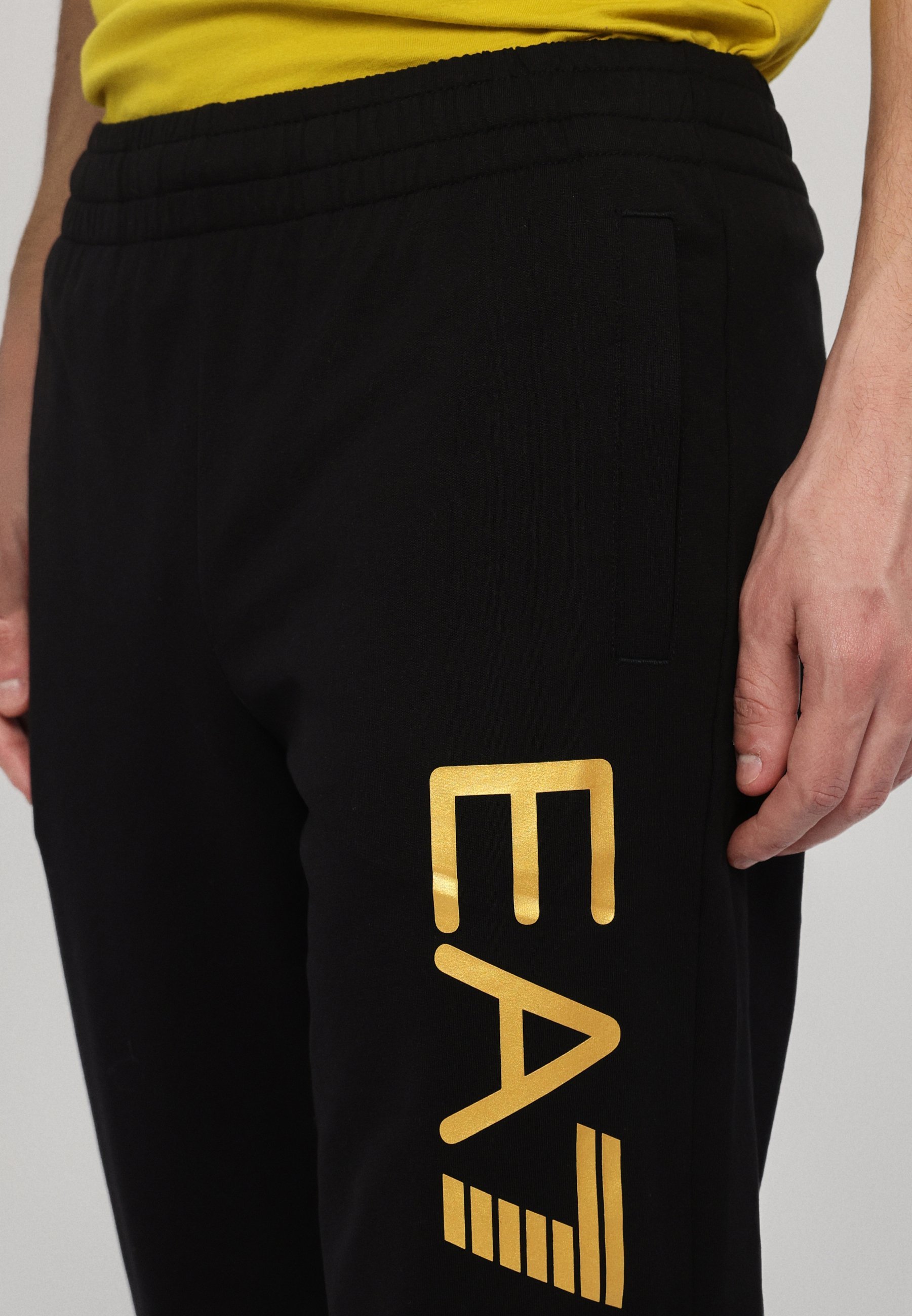 EA7 Emporio Armani BROEK - Trainingsbroek - zwart/goud