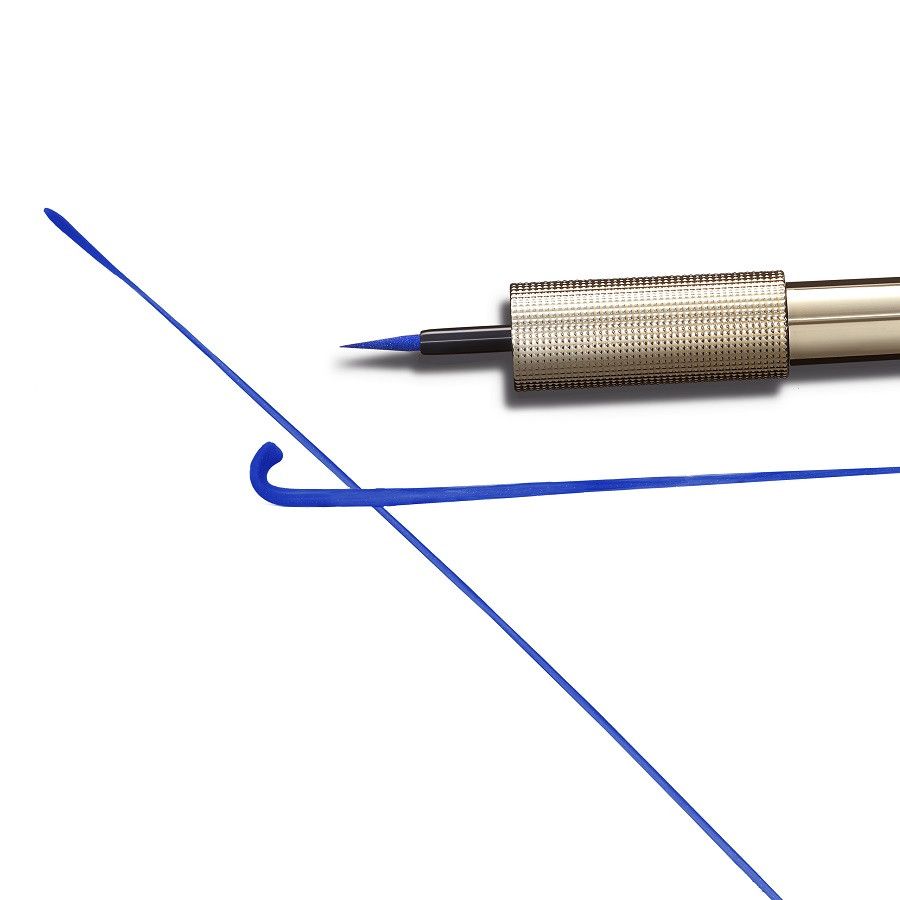 Tekoče črtalo za oči Matte Signature Črtala za oči in svinčniki za oči