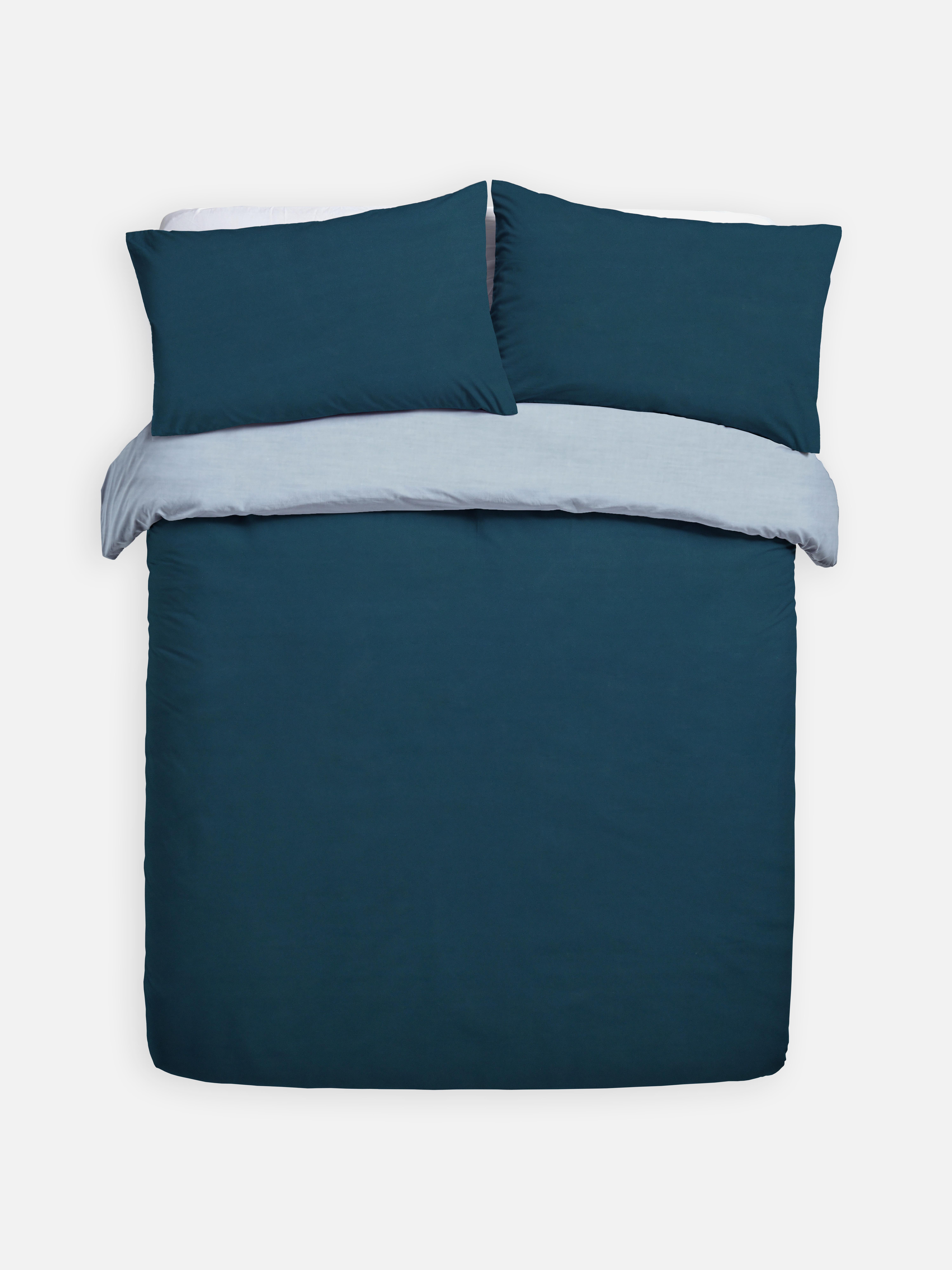 Set de husă de pilotă reversibilă king-size, în două culori. O husă de pilotă king-size cu design reversibil în două culori.