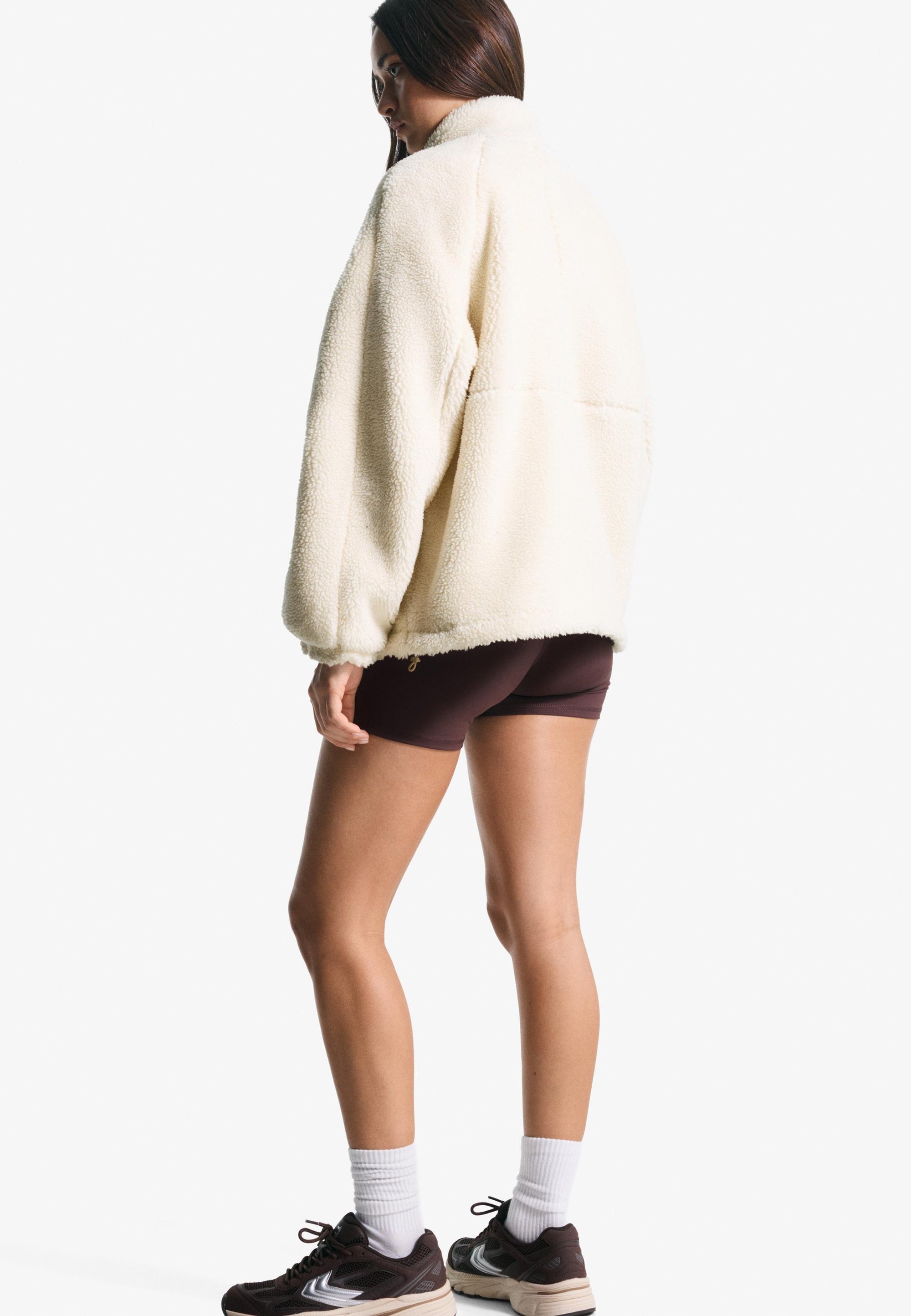 Giacca in pile Bershka - beige