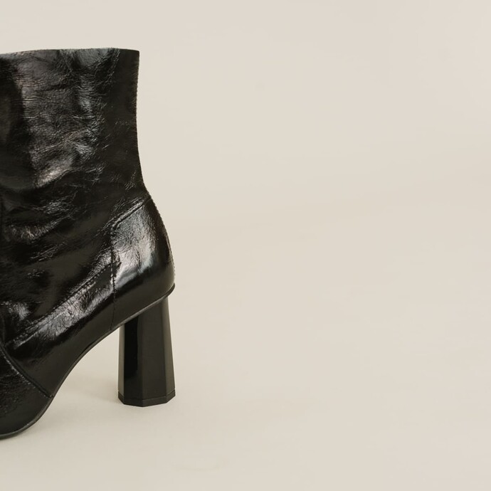 Bottines à talons hauts  en cuir brillant noir